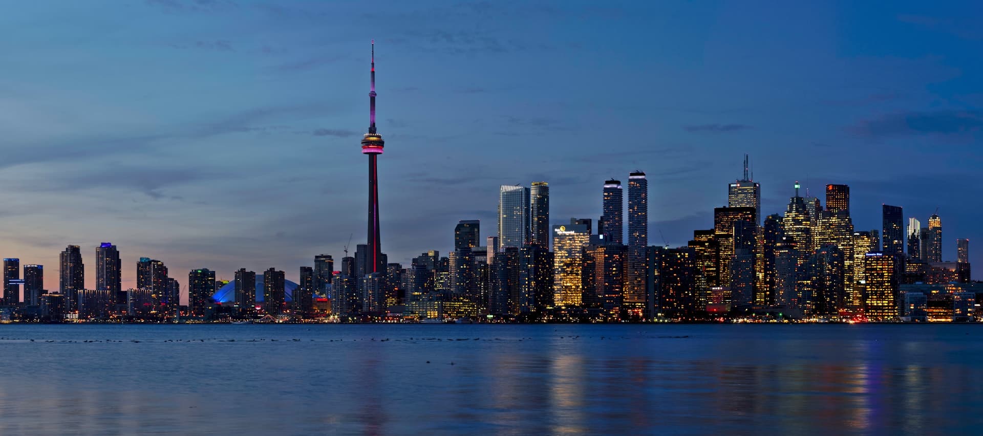 Toronto skyline with the CN Tower in daylight